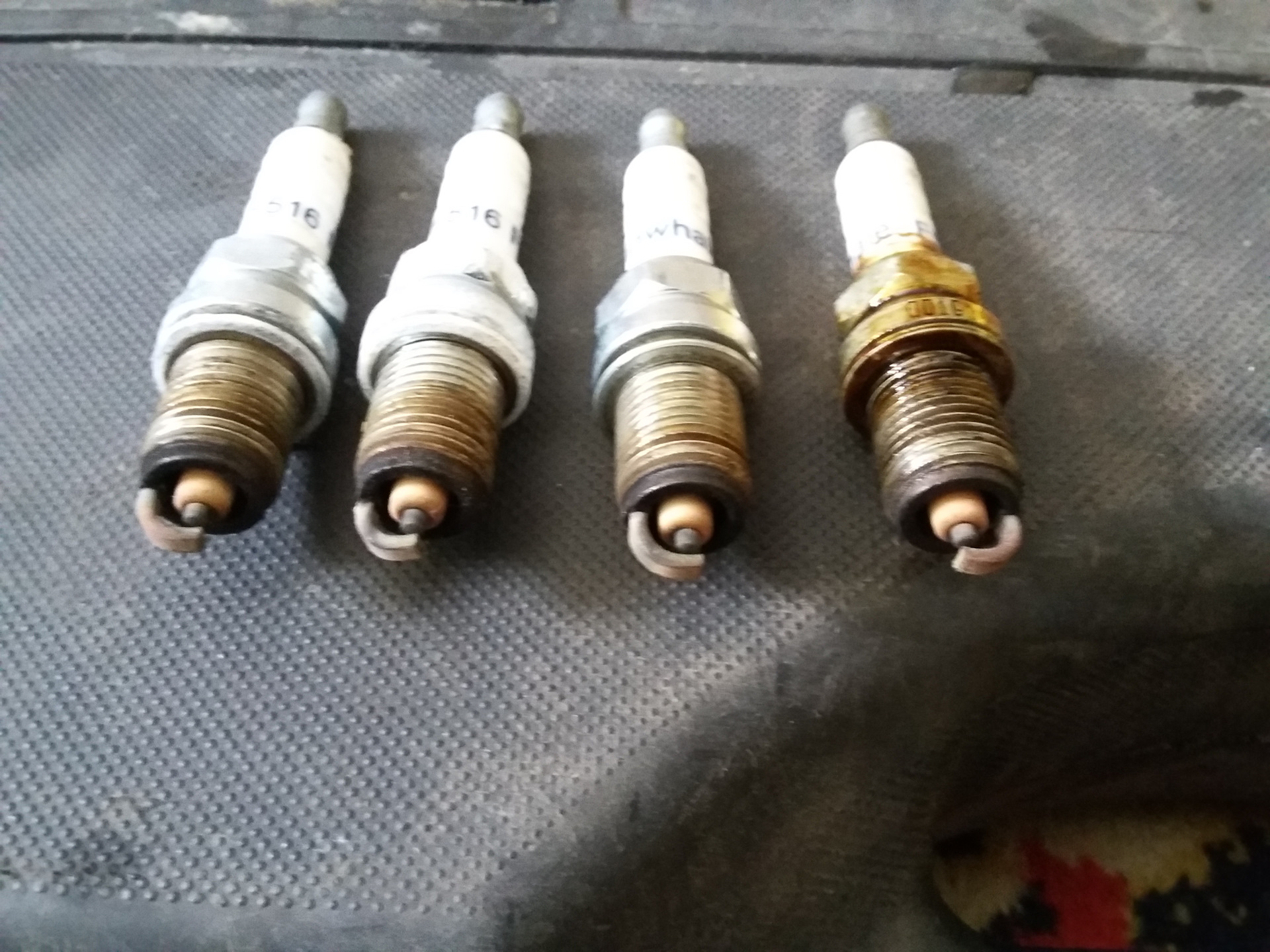 Свечи на калину 2. Как поменять свечи на камаз neo2. 6 8 кл. Свечи на ладу приору. Свечи на калину 8 клапанов.