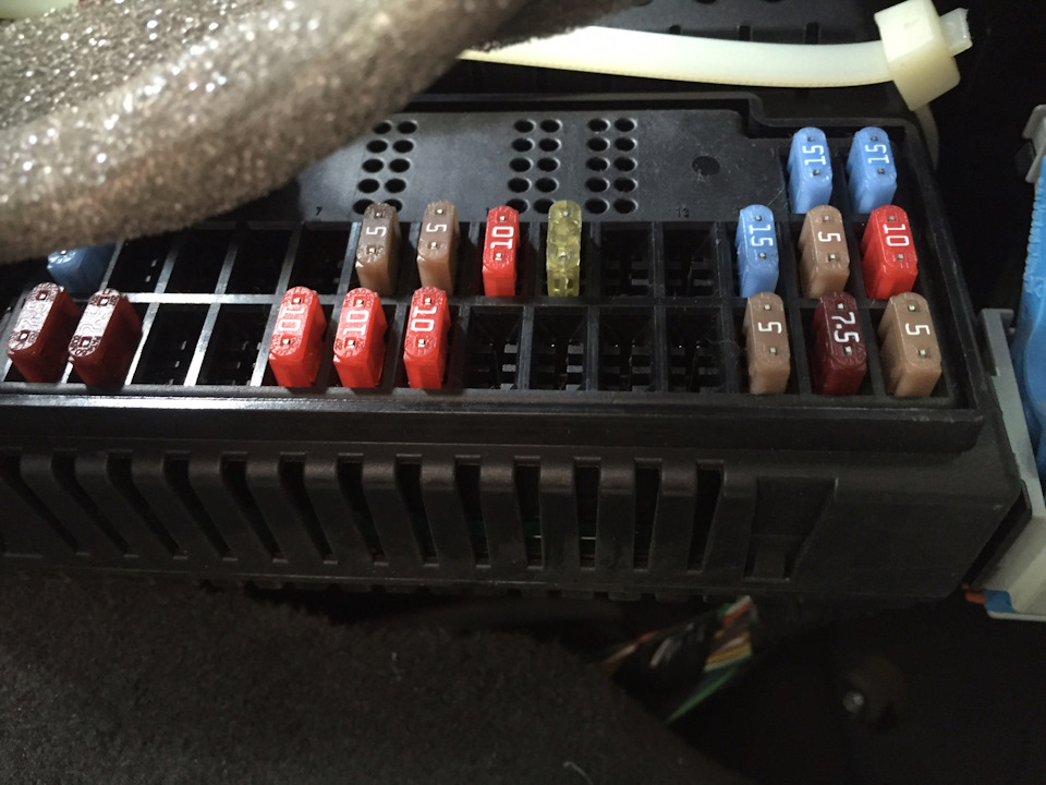 Предохранитель ГУРа — Volvo S60 (1G), 2,4 л, 2007 года | своими руками ...