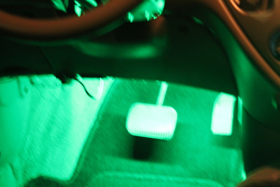 подсветка ног — Ford Focus I Sedan, 2,3 л., 2003 года | стайлинг | DRIVE2