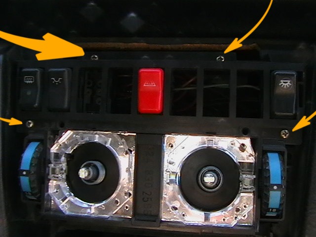 видим вот эти прекрасные крепления=) — Mercedes-Benz E-Class (W124)