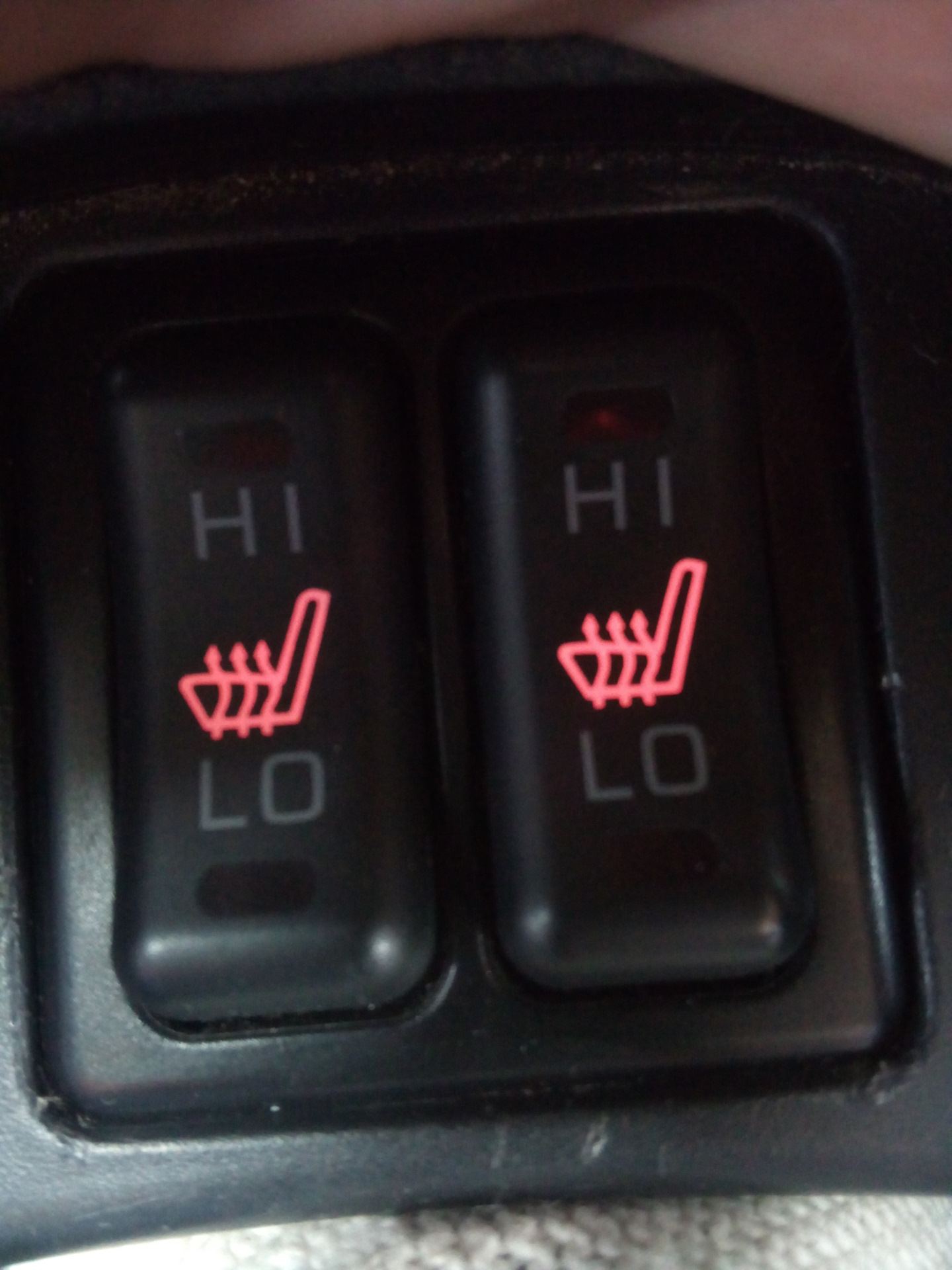 кнопка аварийки крайслер 300с. аварийка свет липецк. машина на аварийке. Lexus 570 кнопка аварийной сигнализации. аварийка.