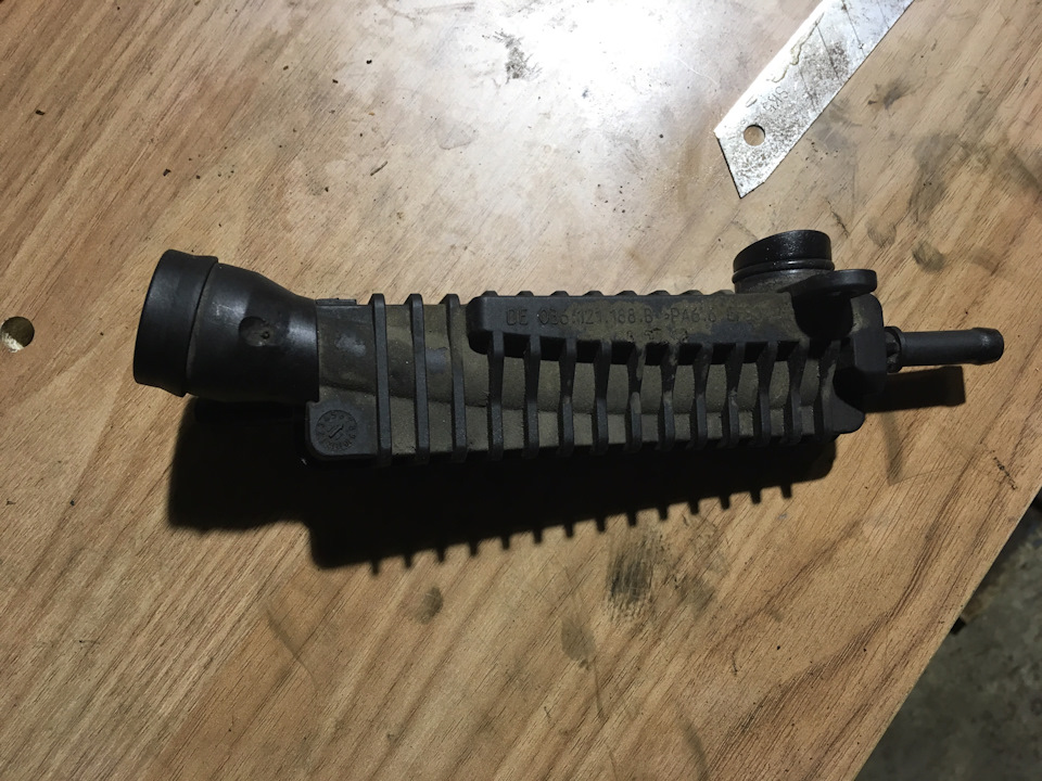 подогреватель картерных газов. фольксваген поло подогреватель картерных газов. подогреватель картерных газов поло седан 2013. ситроен берлинго клапан картерных газов. теплообменник фольксваген поло 1.