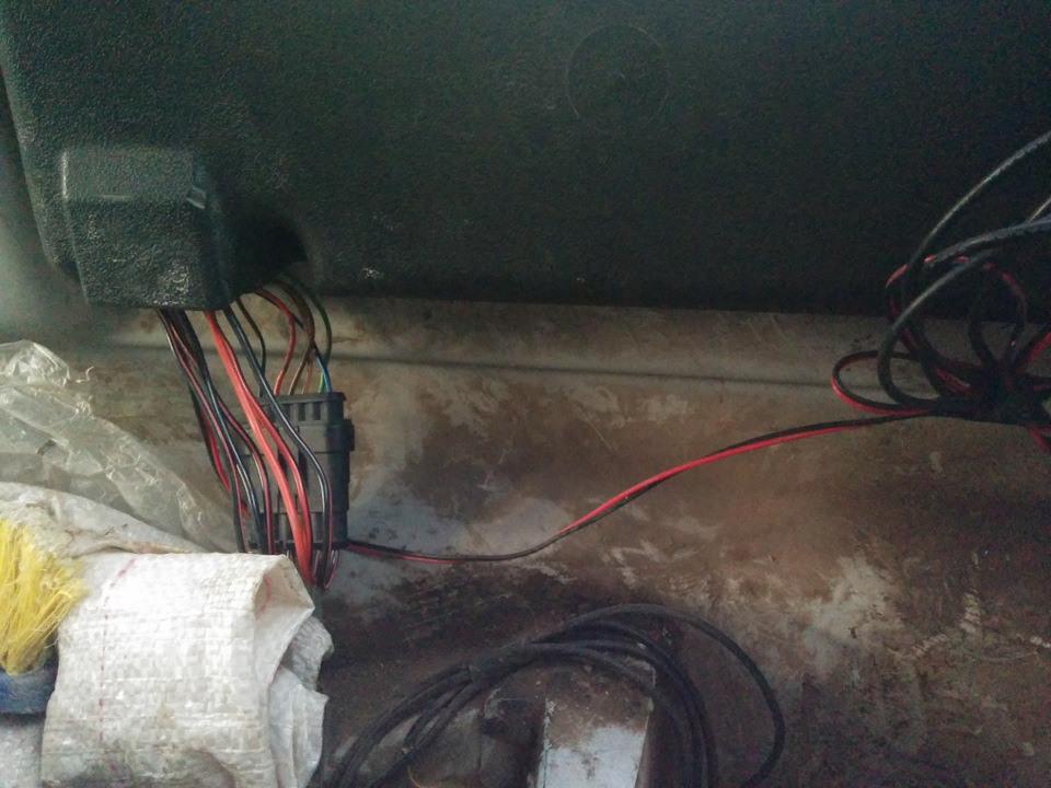 Колодки AMP Superseal на зад. фары, краны слива ОЖ и переклейка фары ...