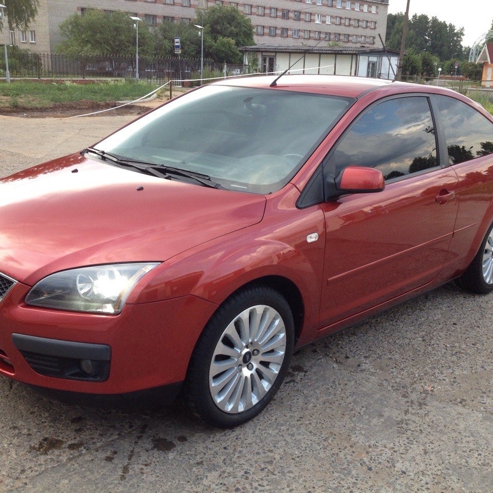 Ford Focus 2 2006 красный