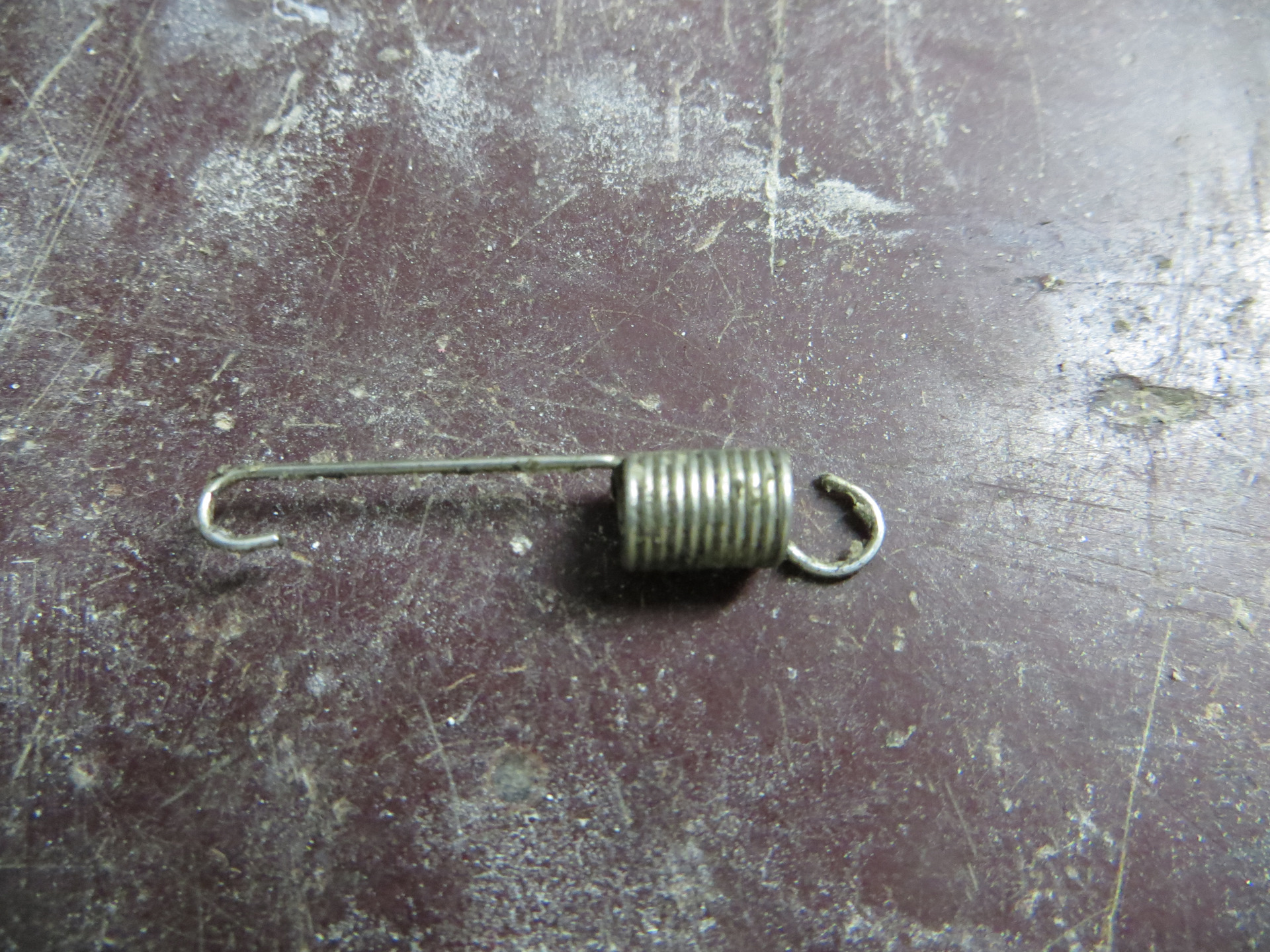 Возвратная пружина замка зажигания нива шевроле. Возвратная пружина ямаха ручки газп9. Пружина педали сцепления 2101. Возвратная пружина нива. Возвратная пружина замка зажигания 2110.