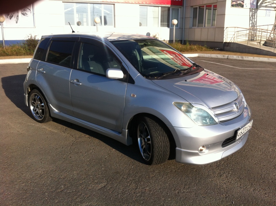 Ист. Toyota ist Tuning. Тойота Ист на 17 дисках. Обвес на Тойота Ист 2002.