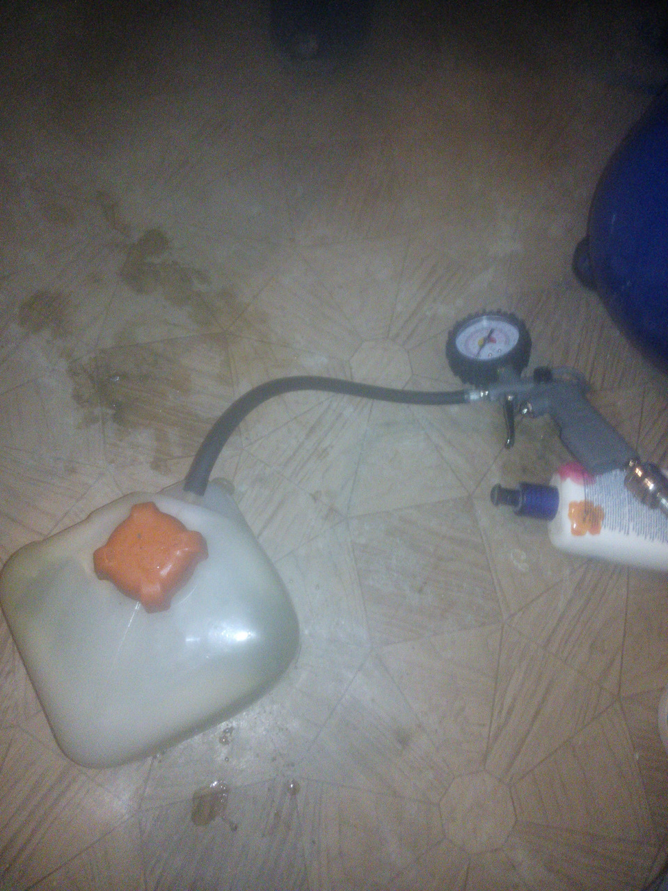 Регулировка новой крышки расширительного бочка — Chevrolet Niva (1G), 1 ...