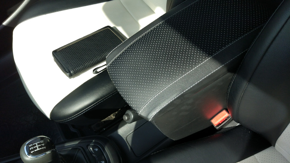 Барный подлокотник!) — Lada Vesta, 1,6 л, 2017 года | просто так | DRIVE2