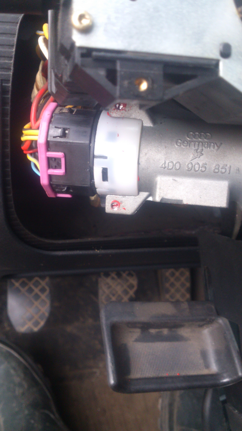 Замена контактной группы — Audi A4 (B5), 1,8 л, 1994 года | своими ...