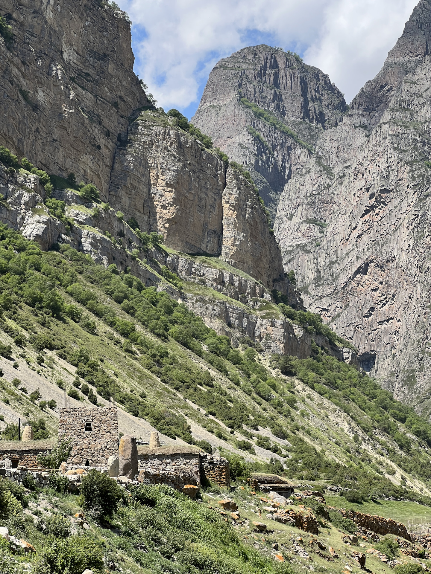 Чегем фото. Гора Чегем. Чегем верхняя Балкария. Гора Зинки Чегем. Верхний Чегем достопримечательности.