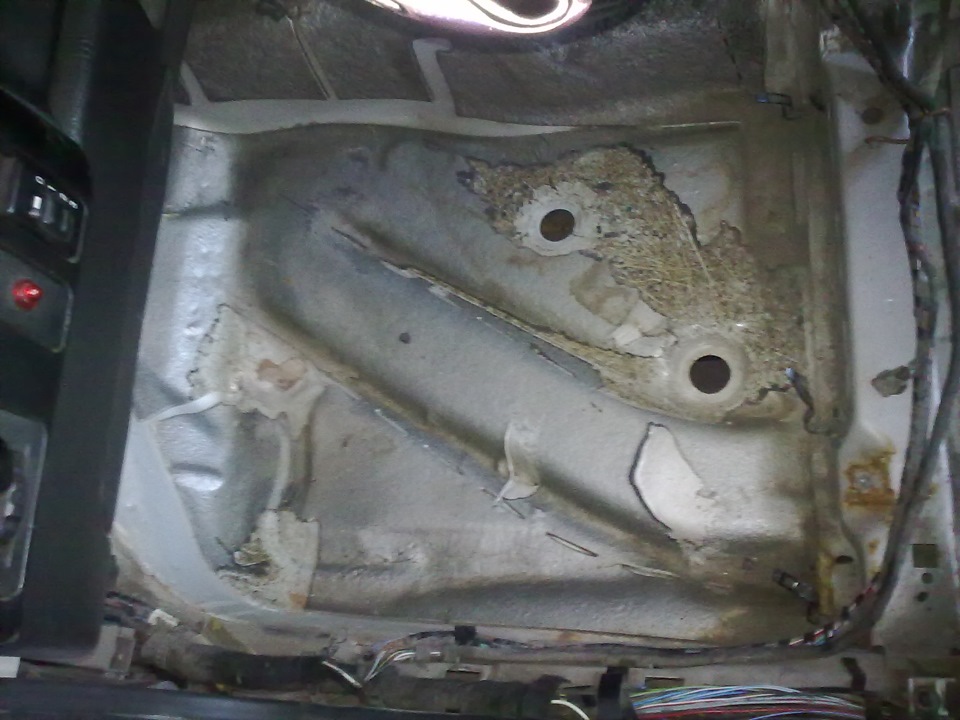 Питание бензонасоса, ну и из этого следует, лишь бы был повод разобрать ...