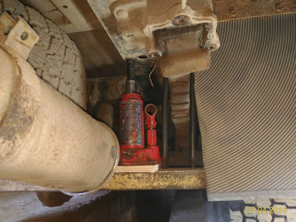 Замена подушек рессор — УАЗ 3909, 2,6 л., 2006 года | своими руками ...