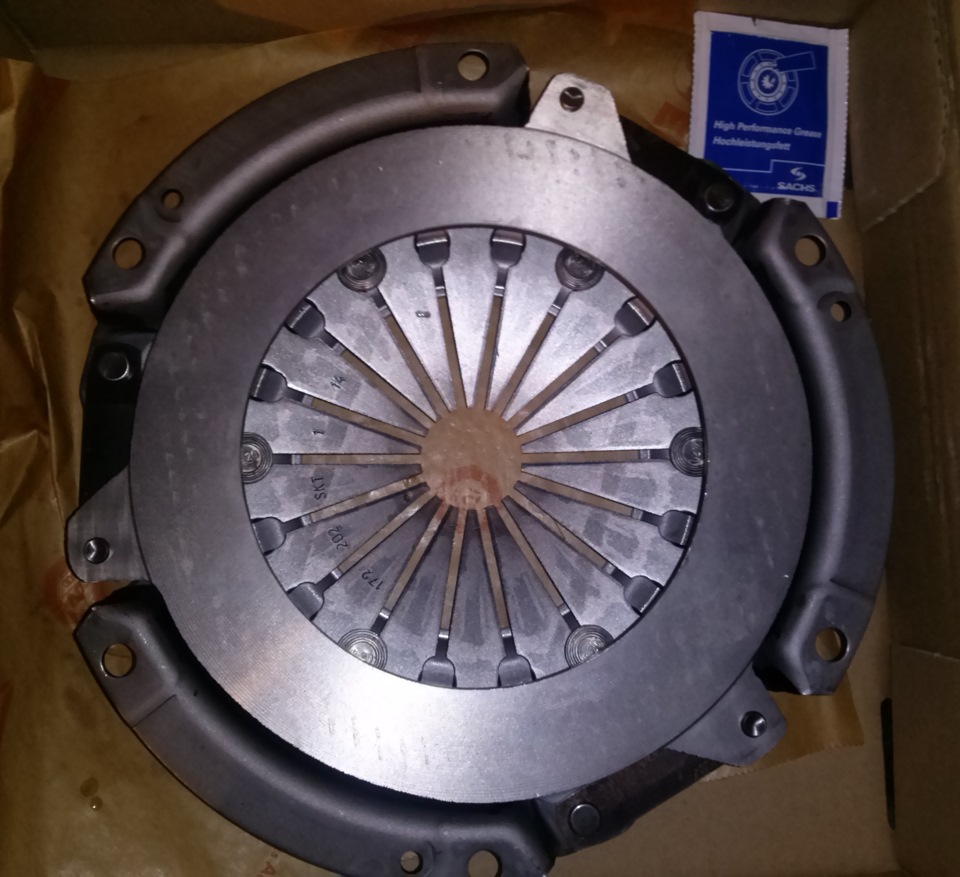 Замена комплекта сцепления, подшипника первичного вала, подушек ...