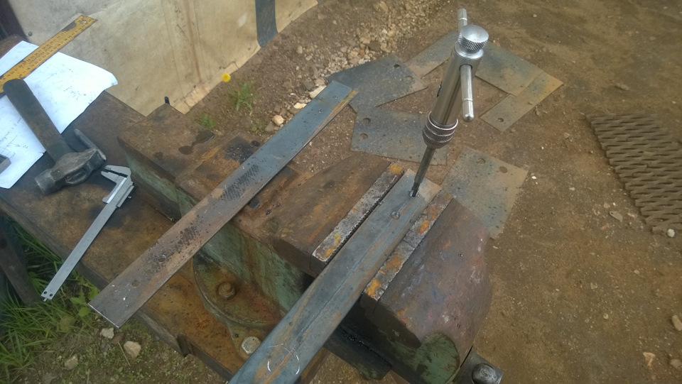 Кронштейн запасного колеса + кронштейн под антенну радиостанции ...