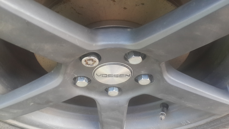 Проставки для колесных дисков — Volkswagen Polo Sedan, 1,6 л, 2011 года ...