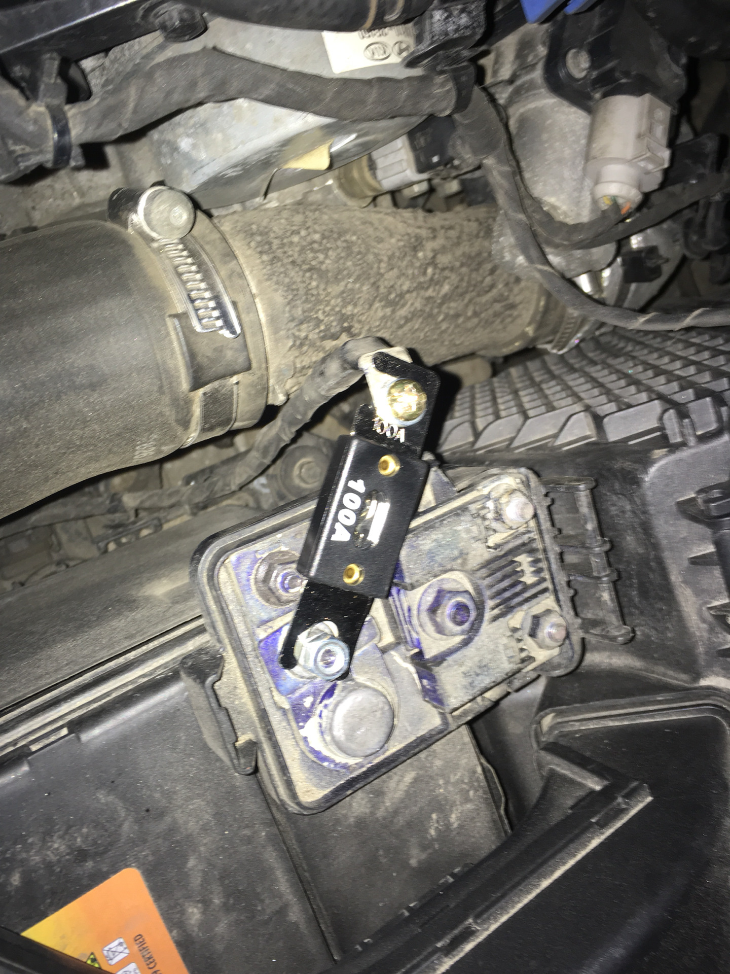 Предохранитель плюсовой клеммы - Hyundai Santa Fe (3G), 2,2 л, 2012 года запчаст