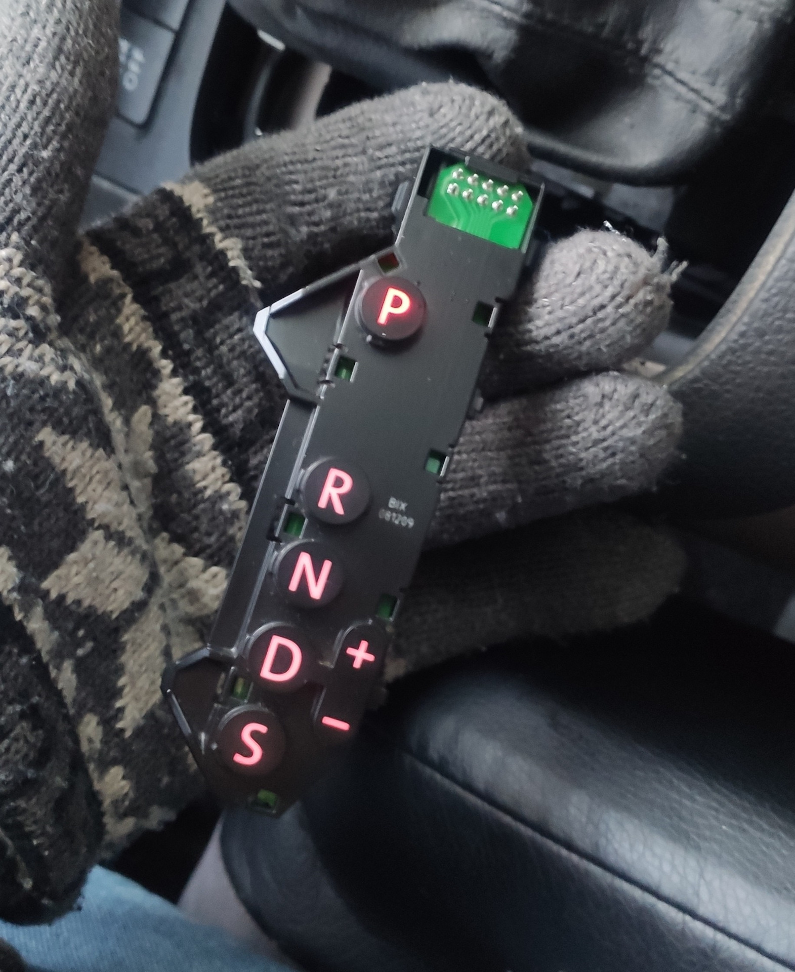 подсветка ручки кпп — Volkswagen Golf Mk6, 1,6 л, 2010 года | просто ...