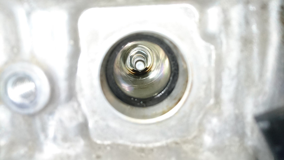 Масло в свечном колодце — Subaru Forester (SJ), 2 л., 2014 года ...