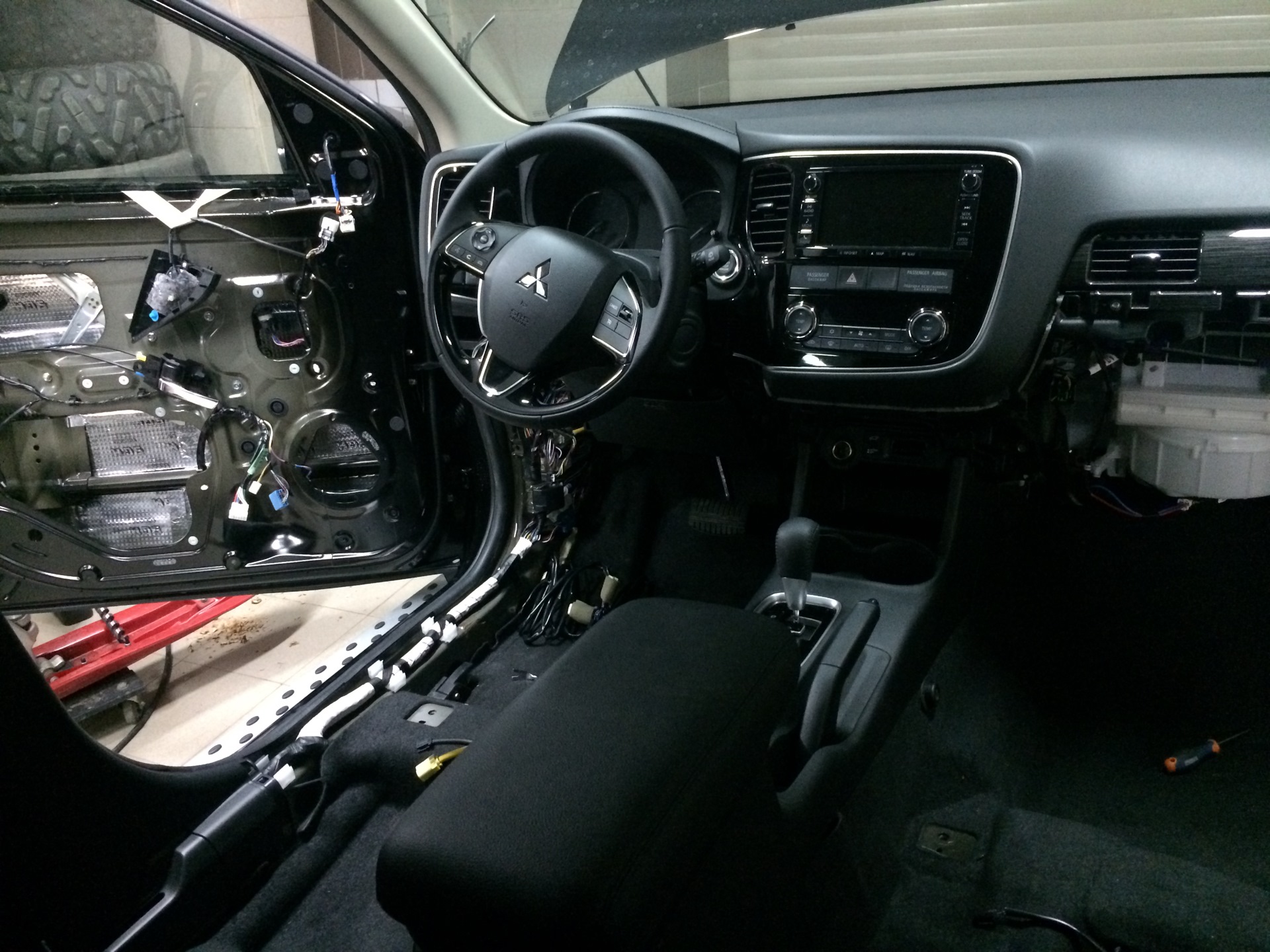 Mitsubishi outlander замена. Аксессуары для Mitsubishi Outlander 3 2021. Mitsubishi Outlander 2015 видеорегистратор. Аксессуары Митсубиси Аутлендер 3 2021. Аксессуары для Митсубиси Аутлендер 2020.