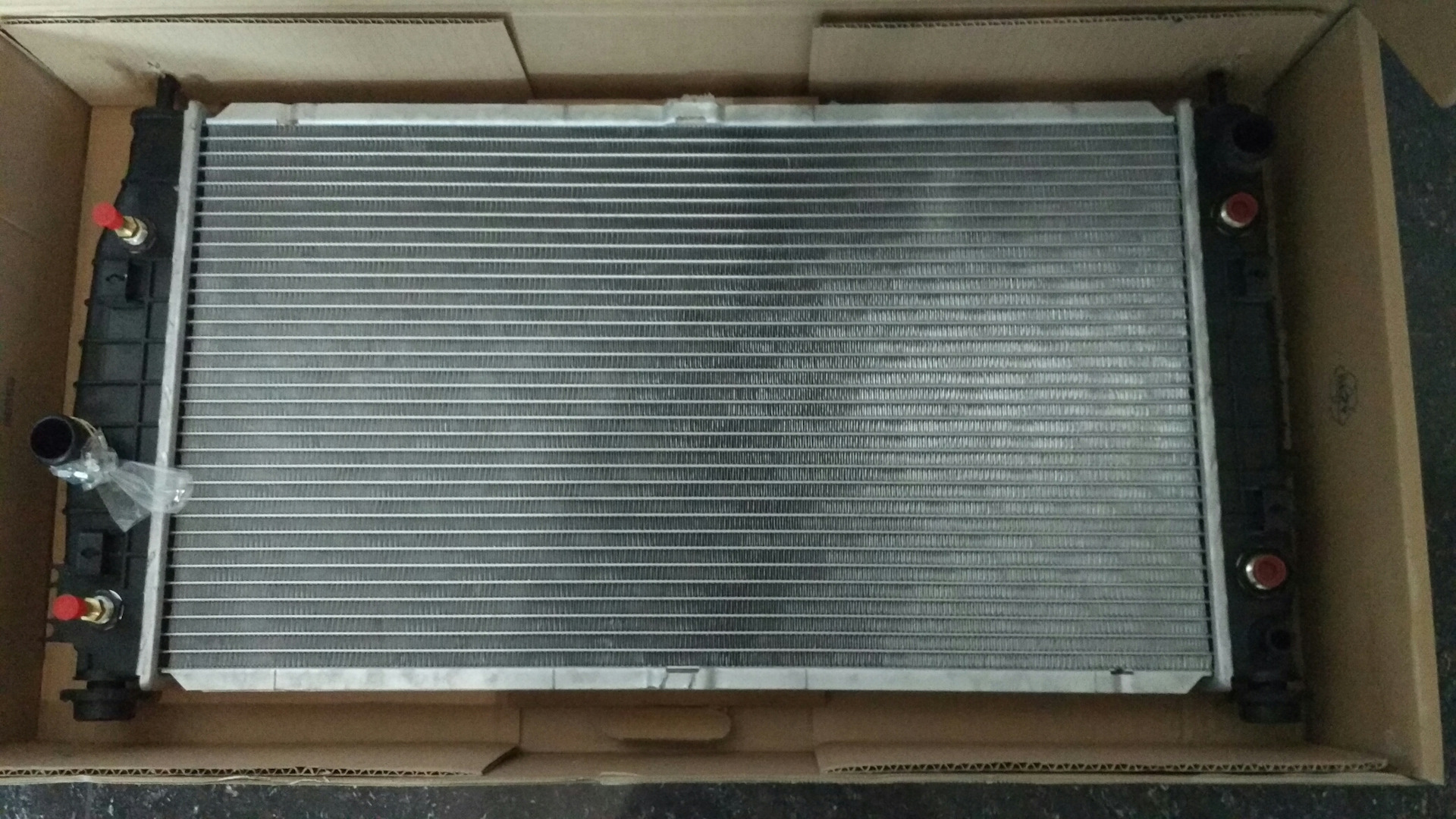 Dodge intrepid 2. Масляный радиатор додж караван 2. Радиатор отопителя додж интрепид. Радиатор охлаждения додж интрепид. Радиатор додж интрепид.