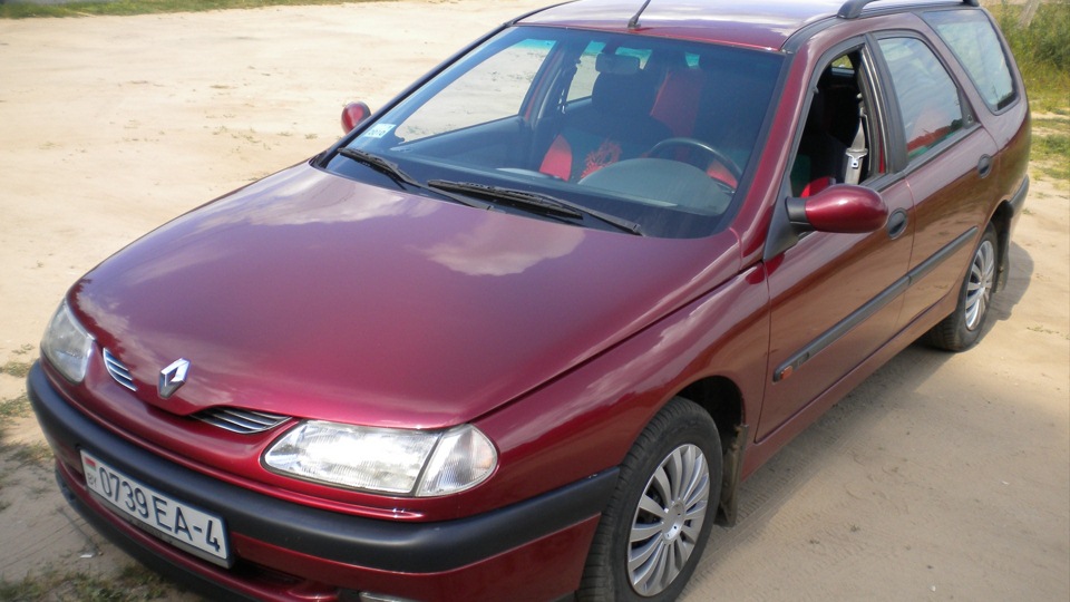 8 бензин 8 клапанов. Рено лагуна 1. 8 инжектор. Рено лагуна 1 двигатель 1. Подкапотка рено 19.