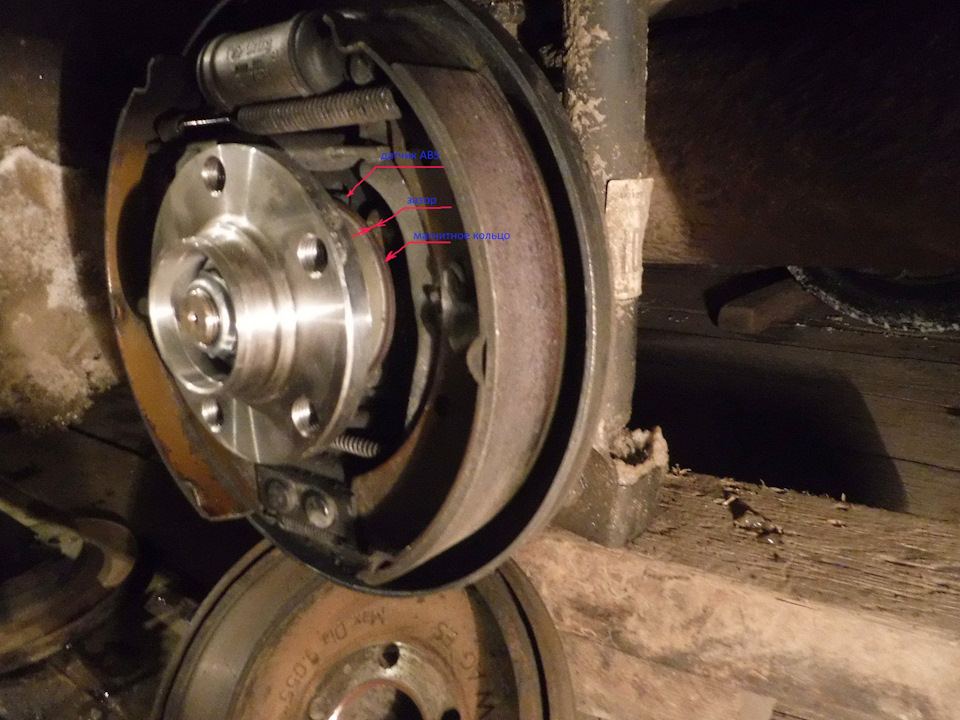 замена заднего ступичного подшипника - Skoda Rapid (1G), 1,6 л, 2015 года своими