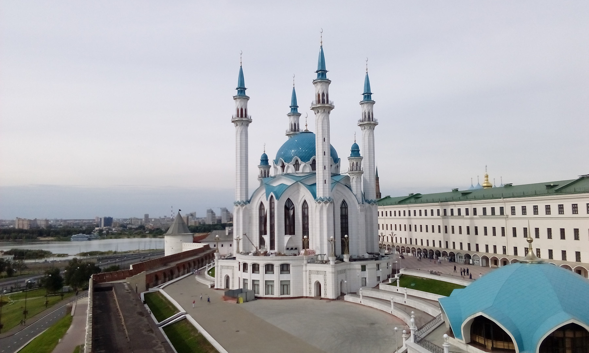 Тольятти казань. Кул Шариф 2д в белом. Мечеть кул Шариф Казань без фона. Кул Шариф со всех сторон.