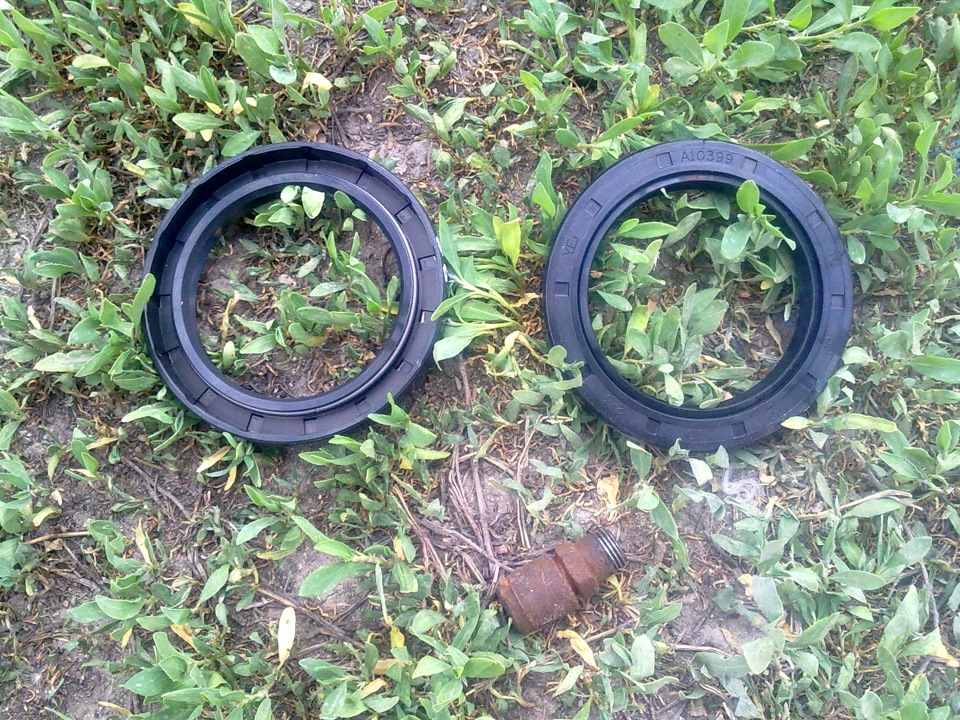 Сальник полуоси и сапун — ГАЗ 3110, 2,3 л, 2001 года | своими руками ...