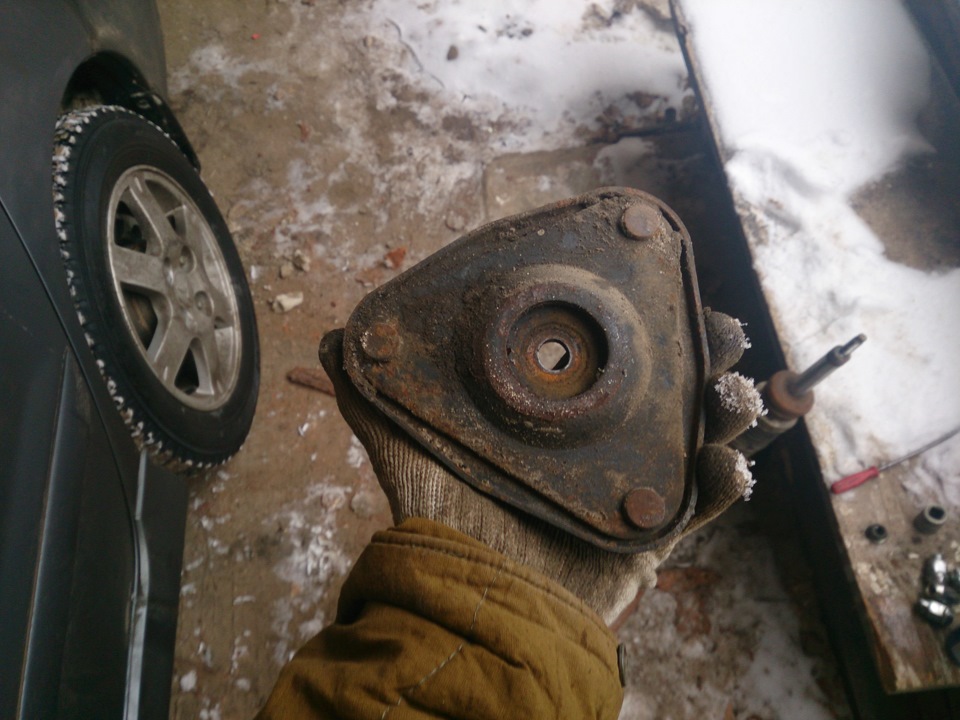 Опора стойки амортизатора — Mitsubishi Lancer IX, 1,6 л, 2006 года ...