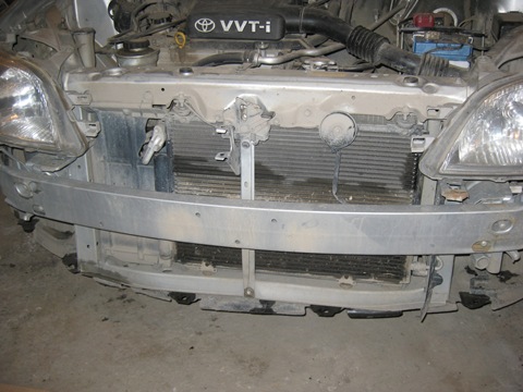 About putting the bumper in place - Toyota Platz 15 L 2002