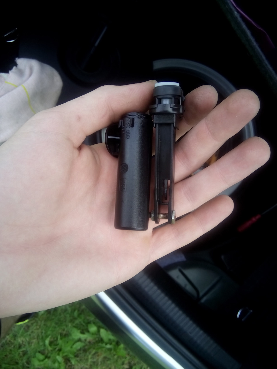 То из-за чего ломается бардачек… — Audi A4 (B6), 2 л, 2003 года ...