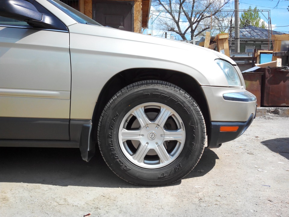 Chrysler pacifica r20. Диски на крайслер пацифика. Chrysler pacifica off road racing. Пацифика шины. Chrysler pacifica 2005 tuning.