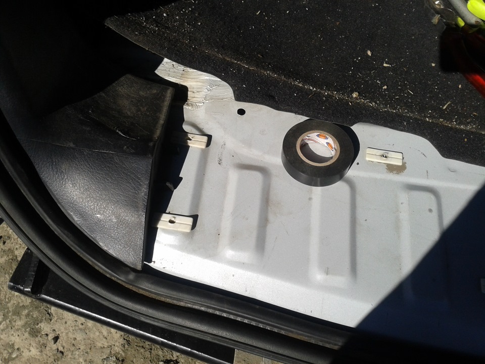 Отверстие слева от изоленты. — Great Wall Hover