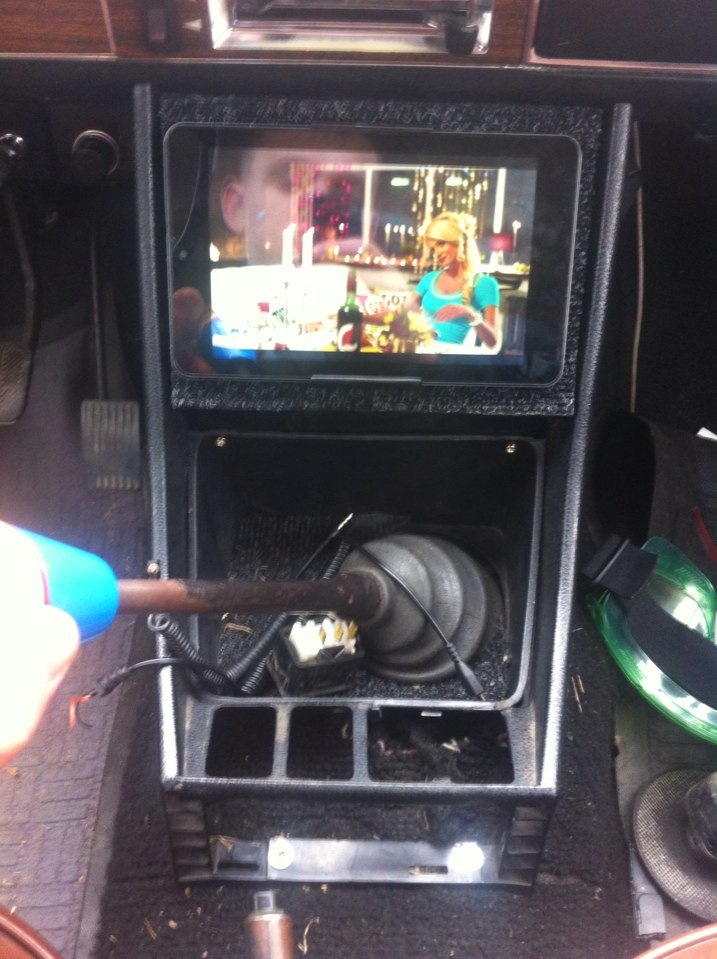 И вот что получилось, кусочек кавролина приклеил на тонкий двух сторонний скотч — Lada 2101