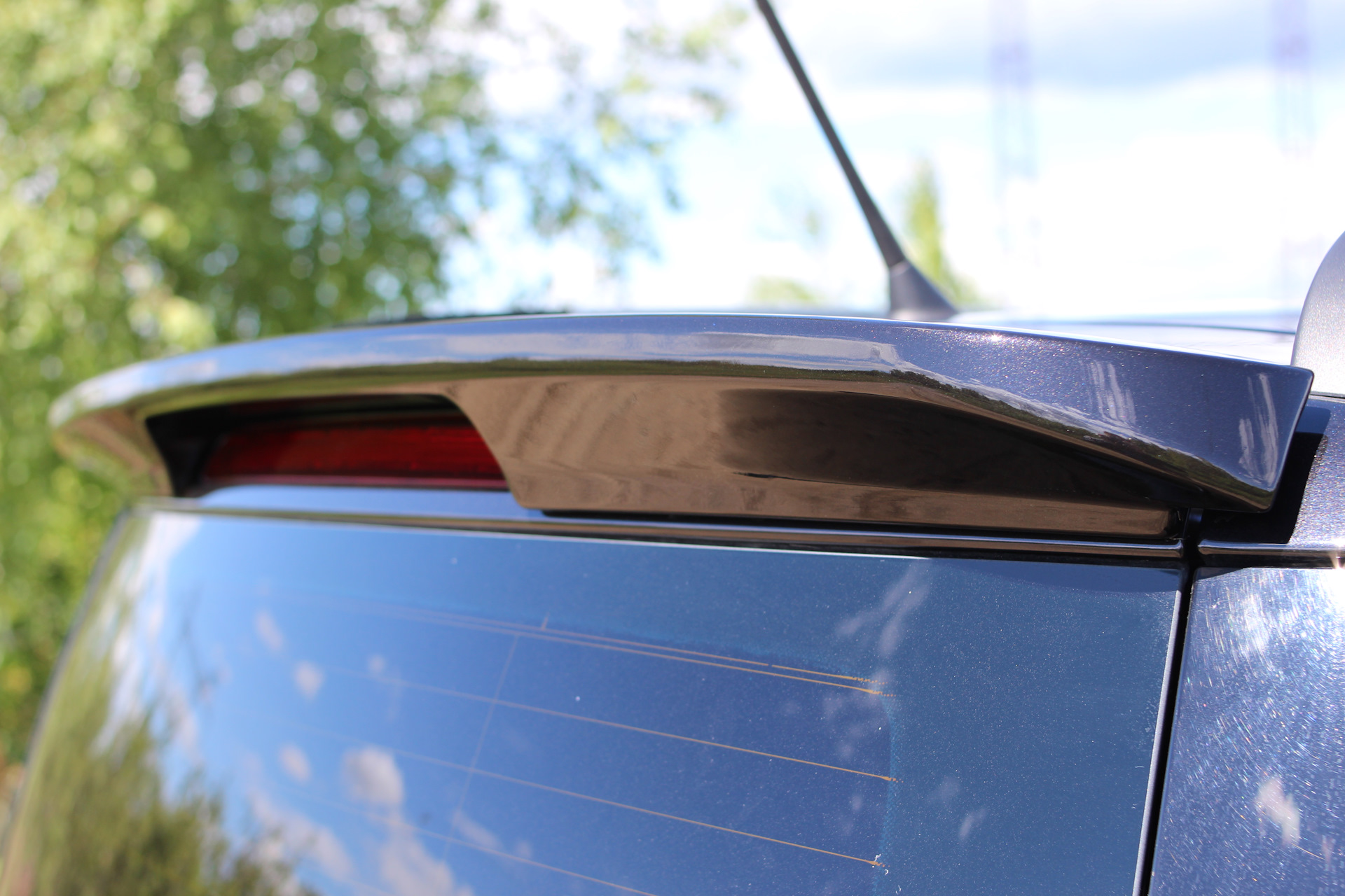 Установка заднего спойлера. Спойлер hatchback dtm. Задний спойлер субару импреза 2001 года. Установка заднего спойлера. Антикрыло drag racing.