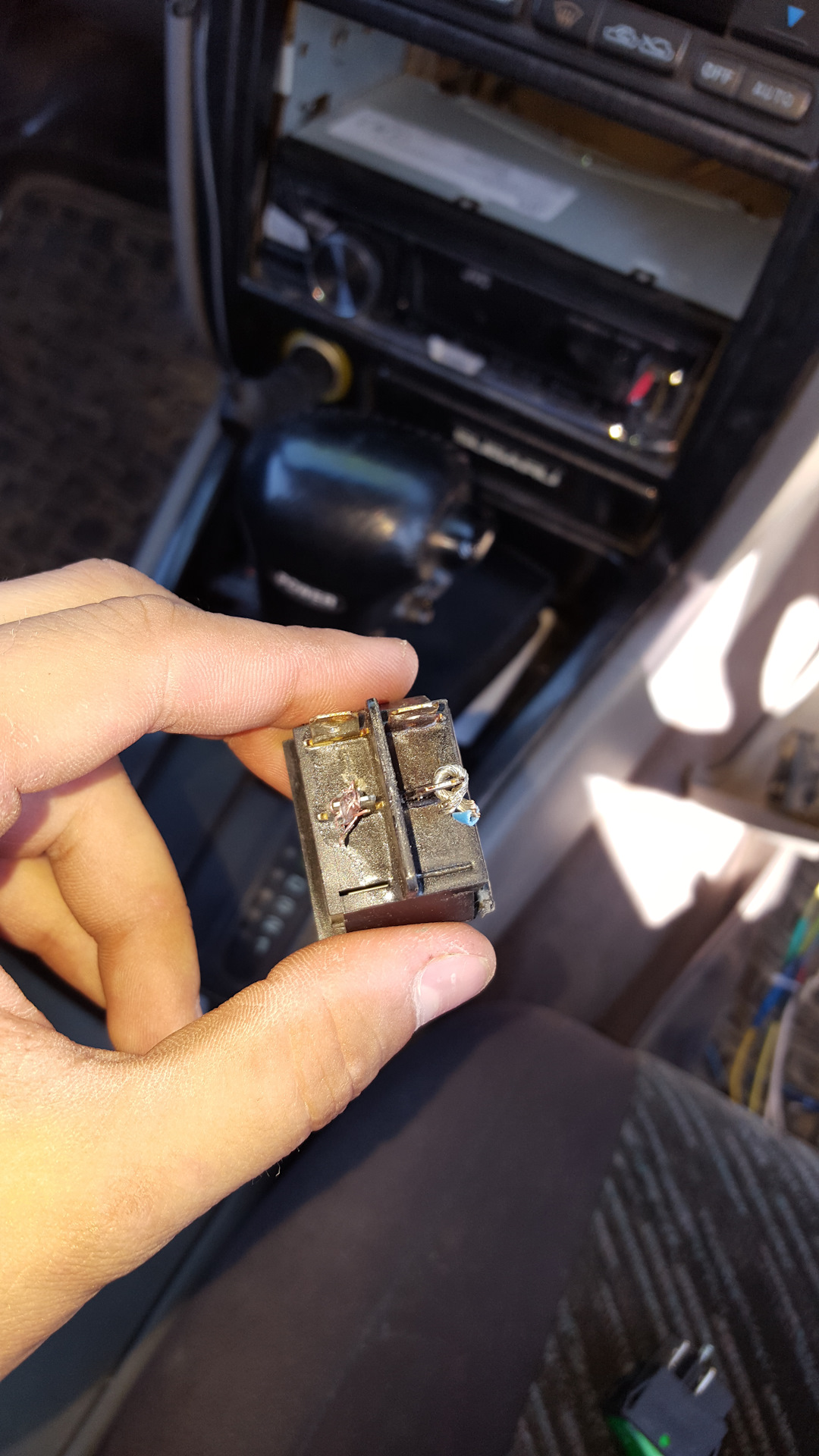 Кнопка (тумблер) на вентиляторы радиатора — Subaru Forester (SF), 2 л ...