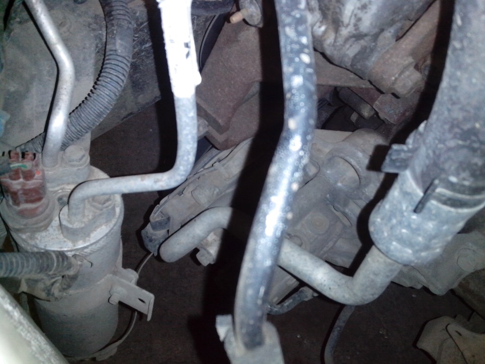 Компрессор, и все трубки на авто есть. — Mitsubishi Carisma