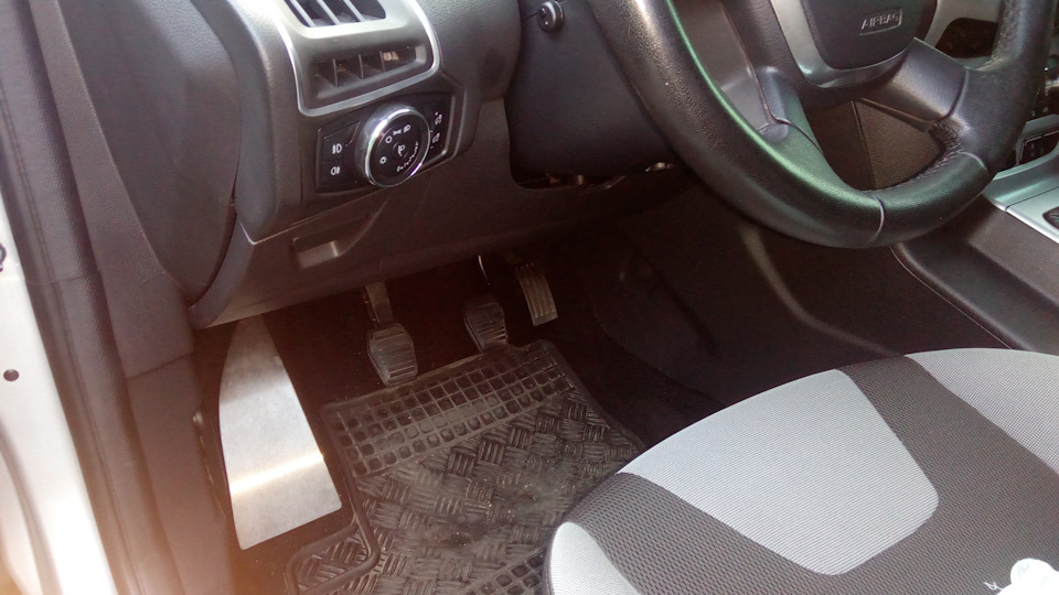 Подставка под левую ногу — Ford Focus III Wagon, 1 л, 2013 года ...
