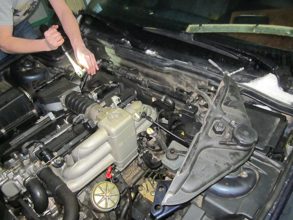 снятие моторчика печки — BMW 7 series (E32), 3 л, 1989 года | визит на ...