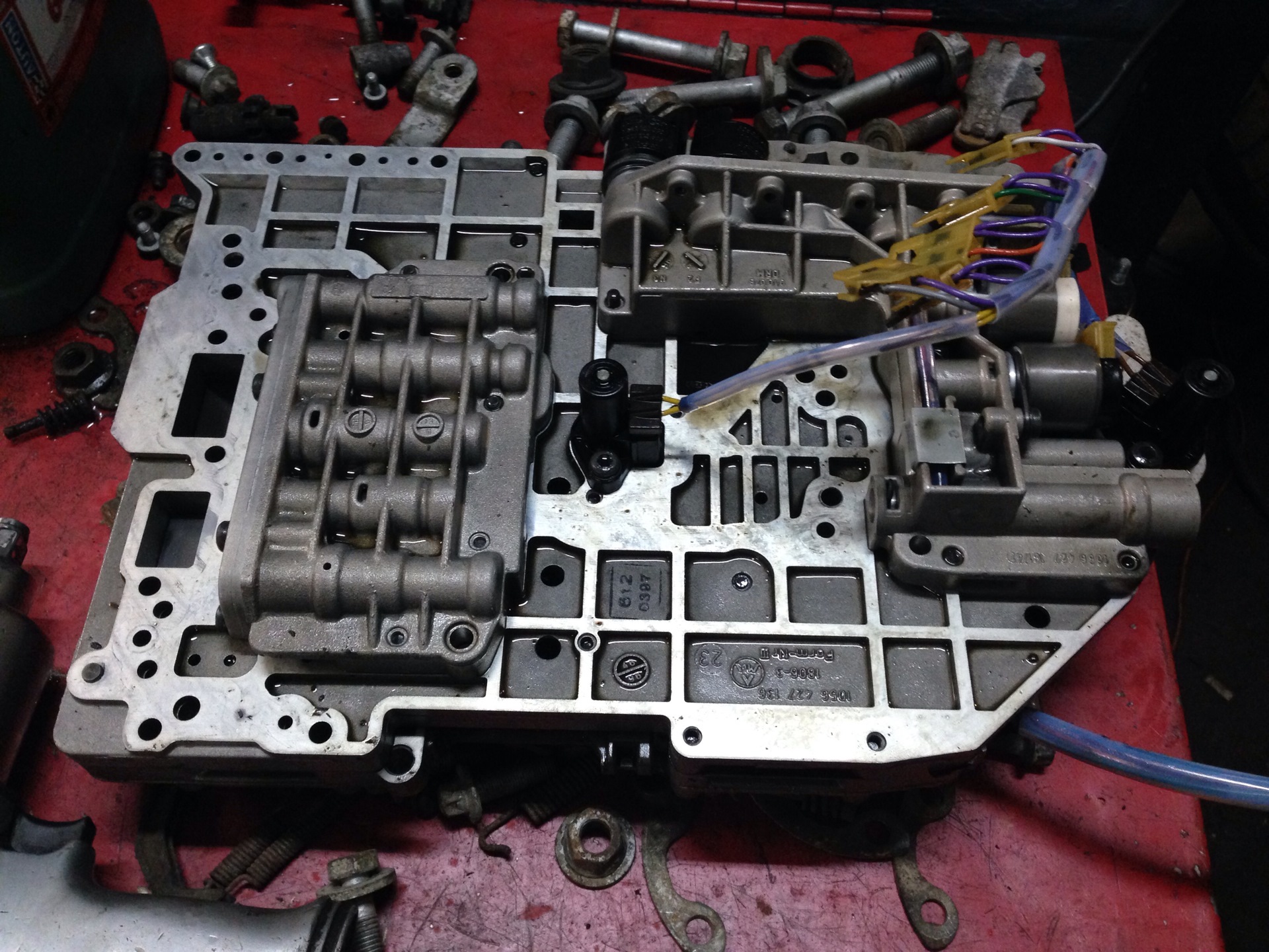 Ремонт акпп 5. Гидроблок 5hp24 BMW. АКПП ZF 5hp18. Гидроблок АКПП 5hp18 БМВ. Коробка БМВ е39 5hp18.