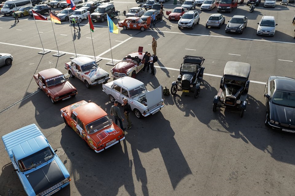 Москва из машины. Машины Москвы 2015 год. Полимерные машины Москва. Трёх колесовый машина Москве.