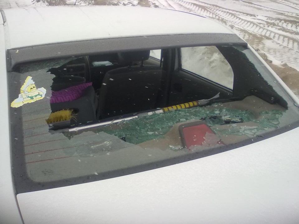 Разбилось заднее стекло — Renault Logan (1G), 1,4 л, 2005 года | ДТП ...