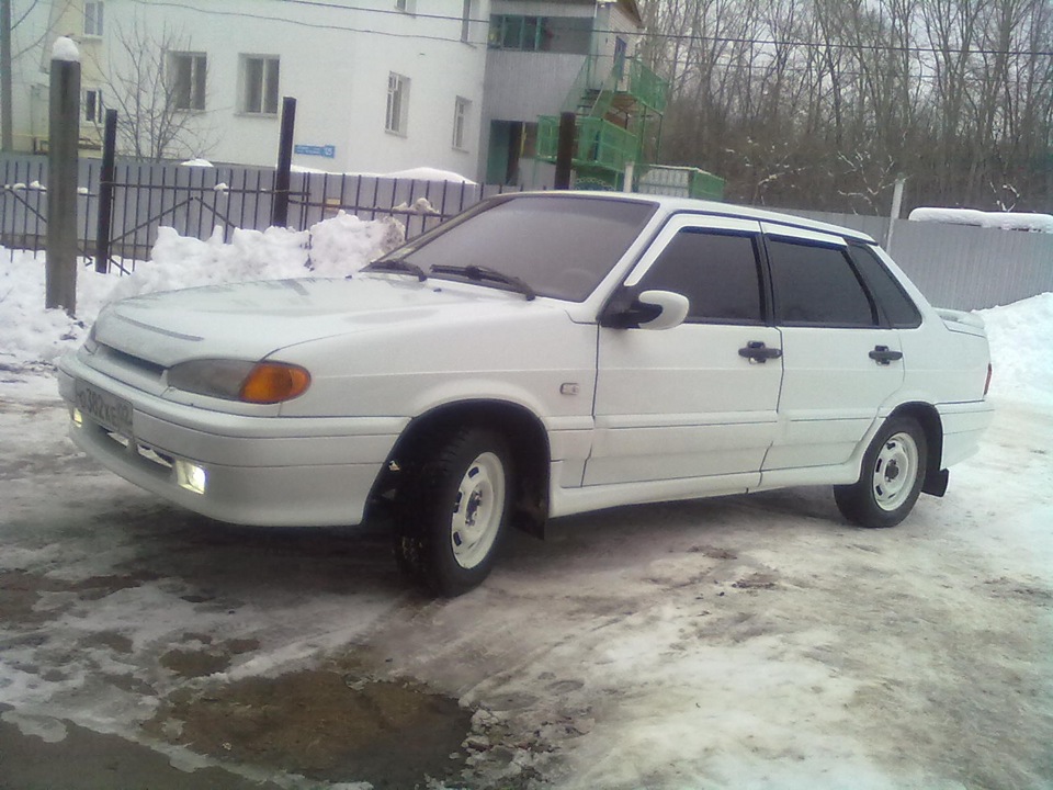 Ваз 2115 ставропольский край. ВАЗ 2115 белая 2001 год. ВАЗ 2115 седан белый.