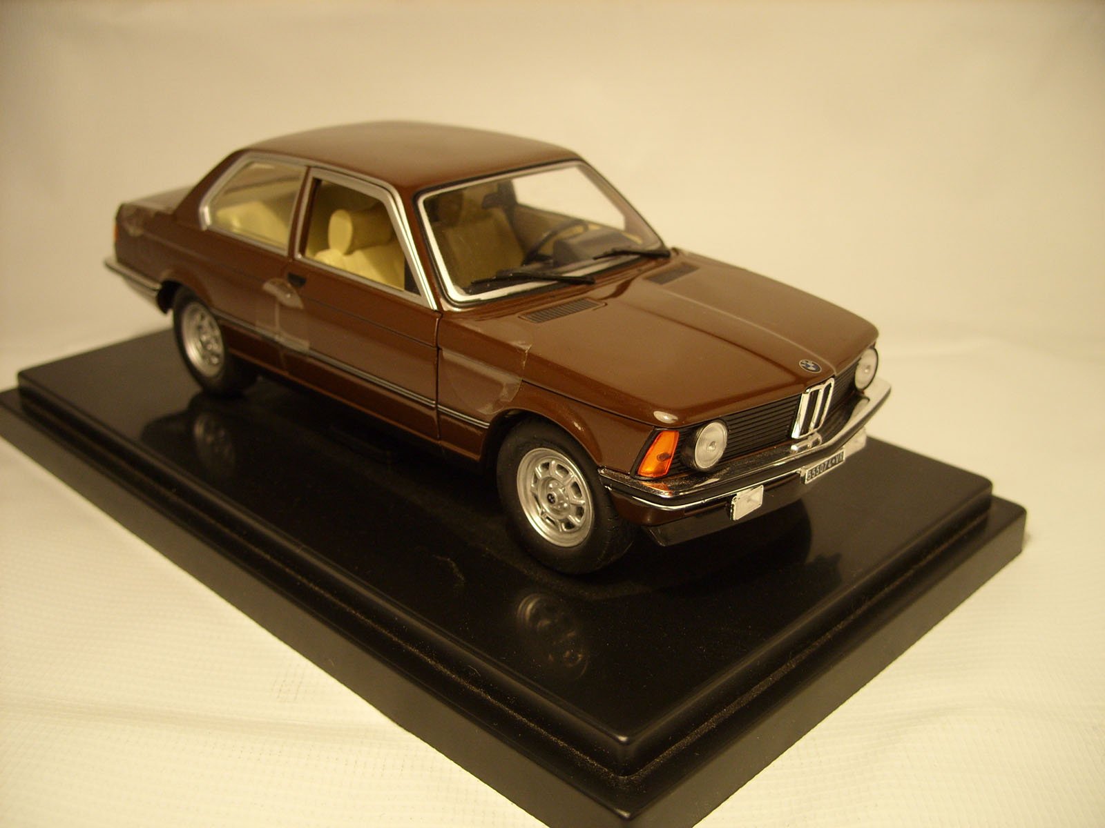 minichamps 1/43 bmw e30