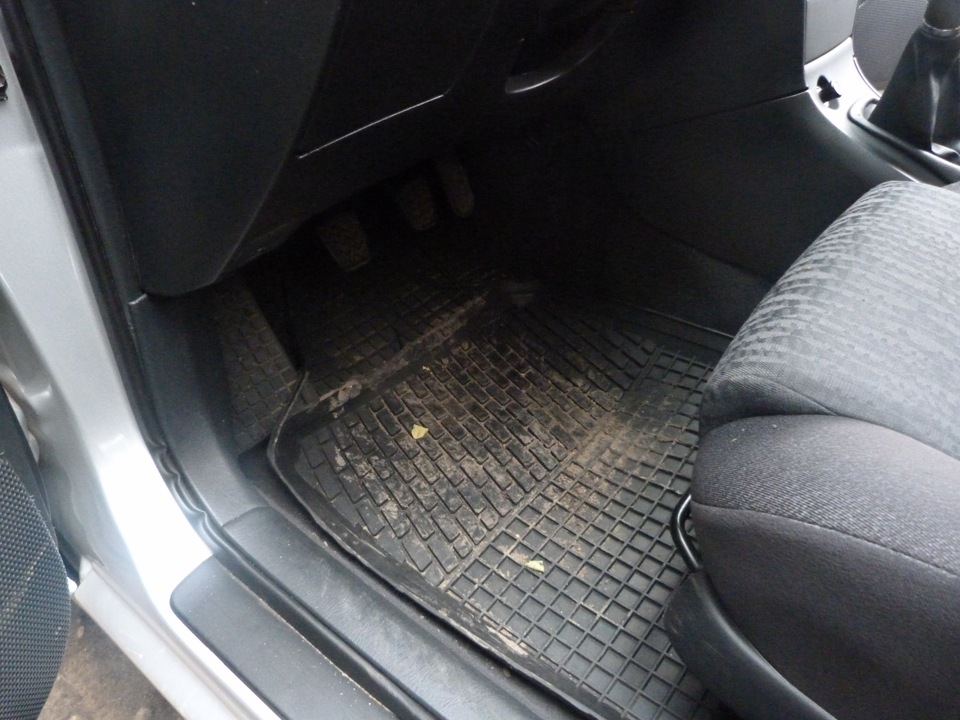 Коврики в салон — Toyota Corolla (120), 1,6 л, 2003 года | аксессуары ...