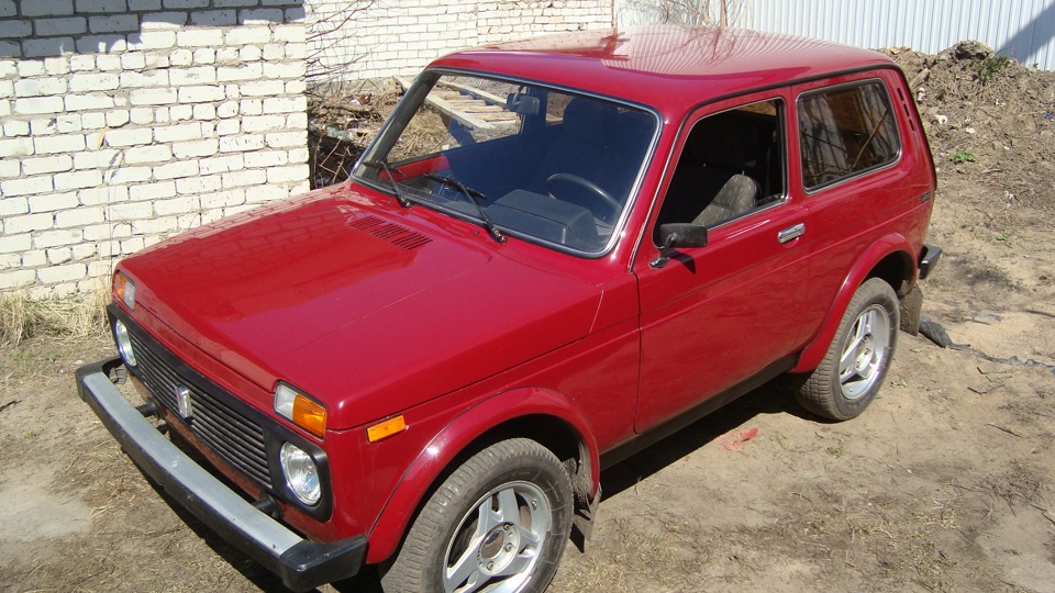 На приборке горит аккумулятор. — Lada 4x4 3D, 1,7 л, 1997 года ...