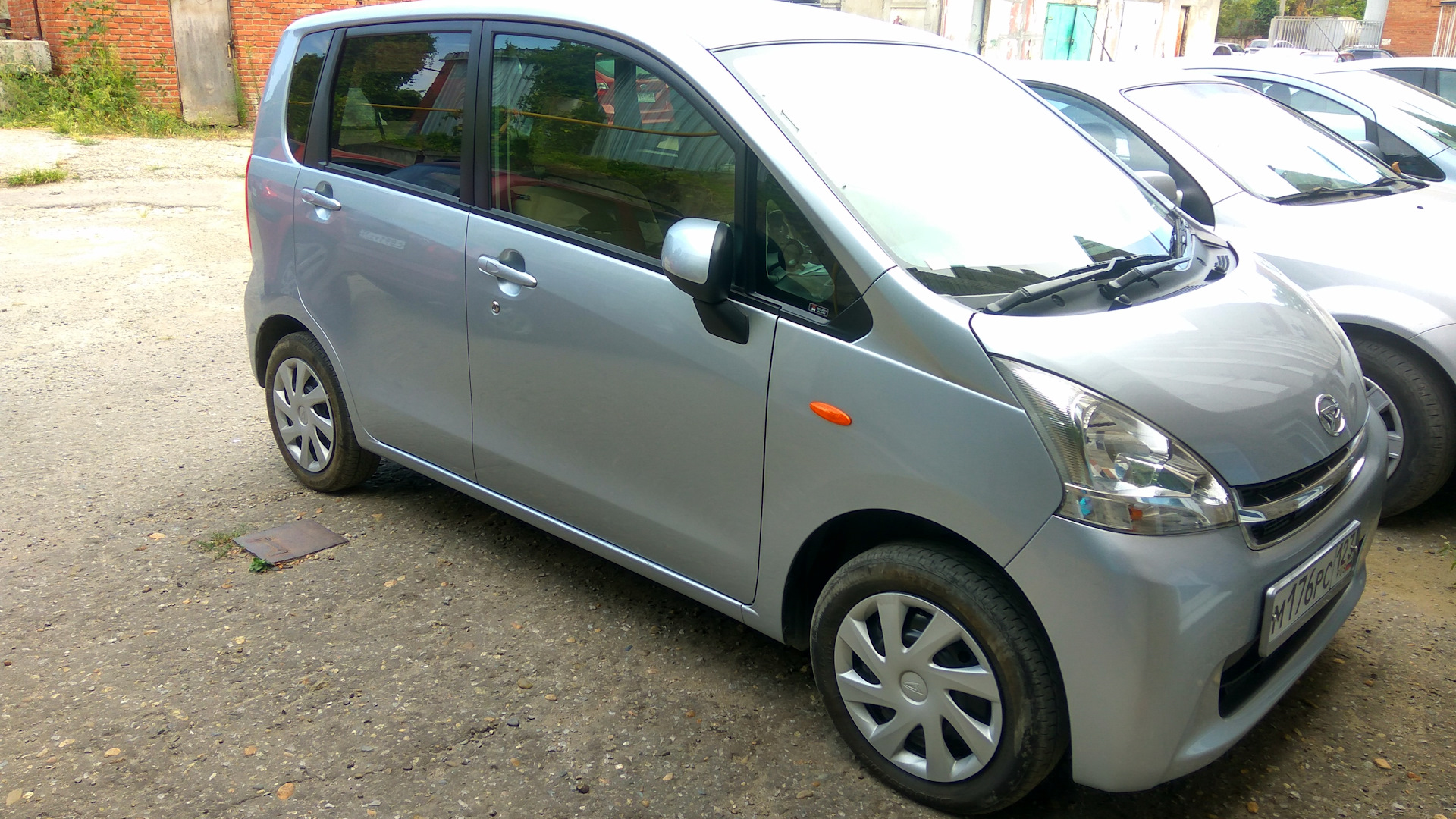 Daihatsu move 2