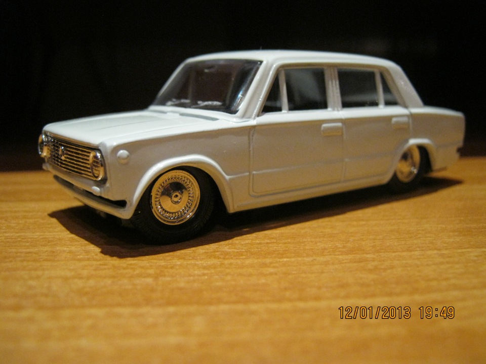 Ваз 2101 и ваз 21011. Hachette ваз 2101. Ваз 2101 1 18. Ваз 2101 моделька 1 8. 1 модель копейки.
