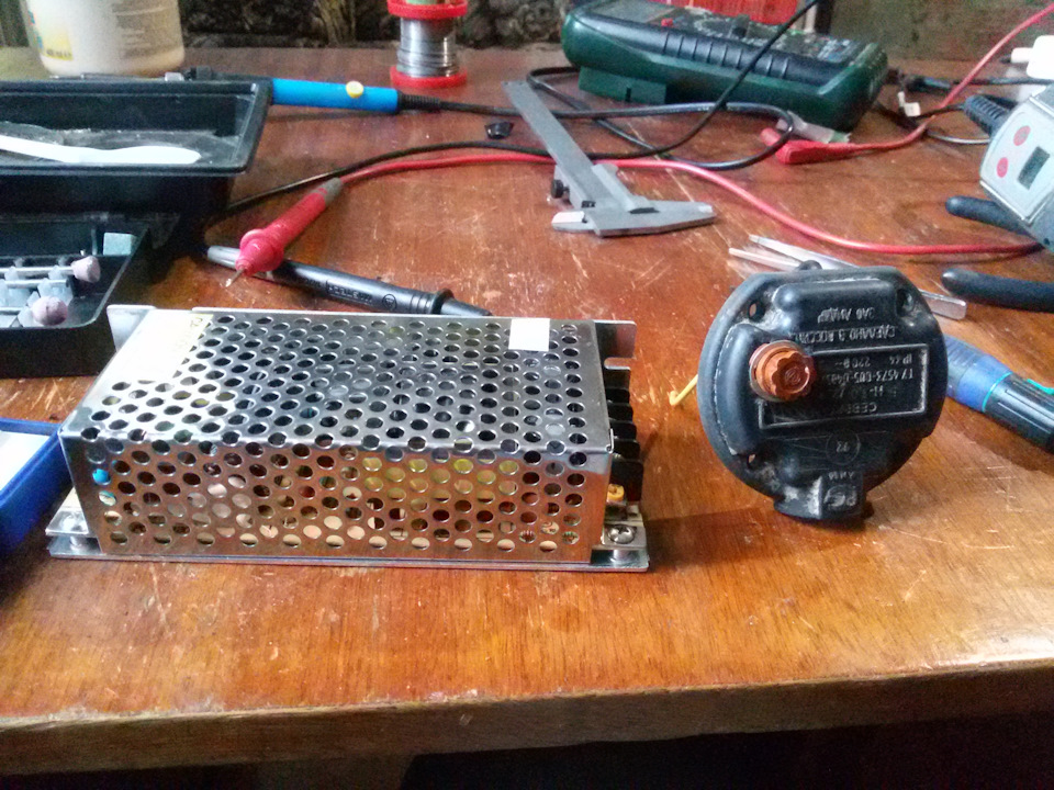 Предохранитель в крышке. — Lada 2113