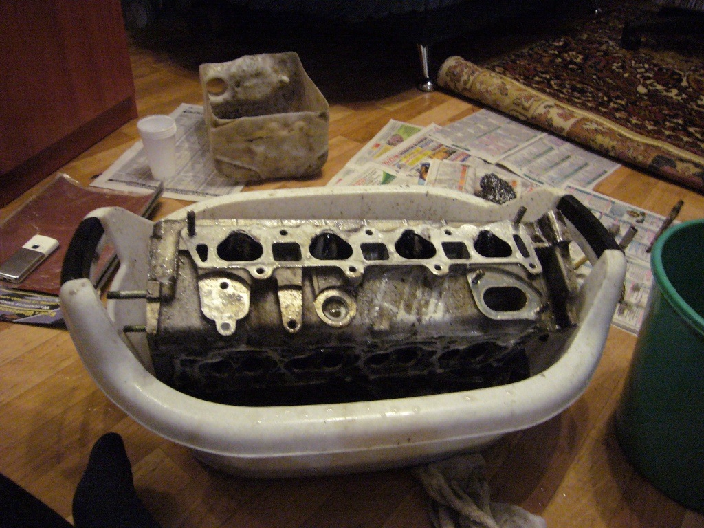 Cylinder head  - Toyota Corolla Levin 16 L 1993